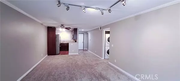 Woodland Hills, CA 91367,21450 Burbank BLD 216