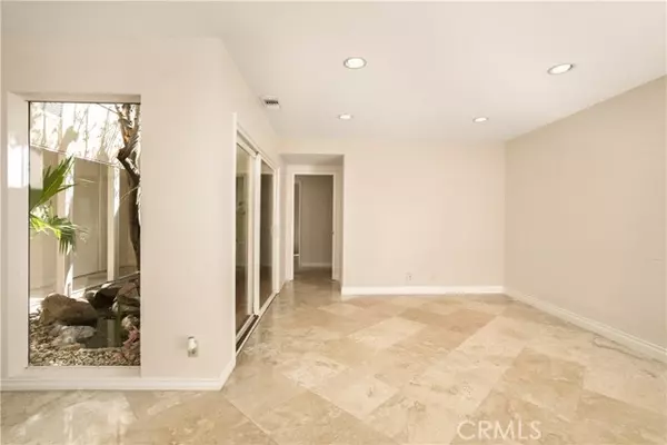 Thousand Oaks, CA 91360,825 Shadow Lake DR