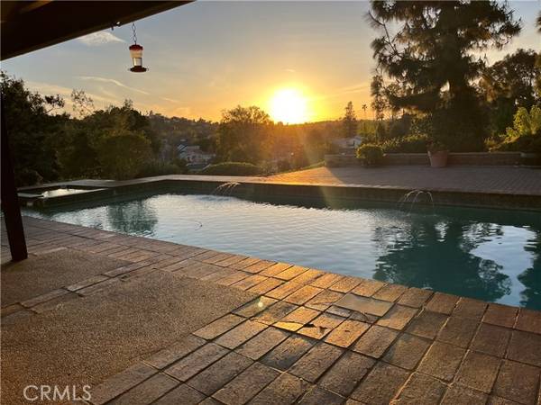 20331 Wells DR, Woodland Hills, CA 91364