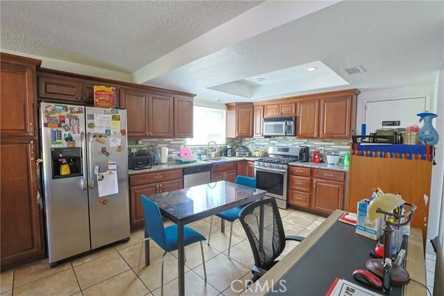 Fontana, CA 92335,9545 Tamarind AVE