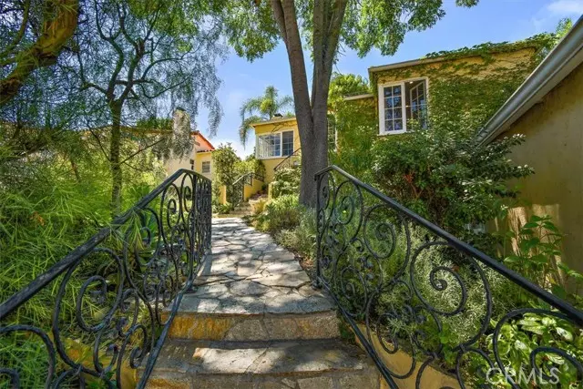 11316 Sunshine, Studio City, CA 91604