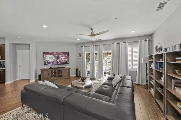 Saugus, CA 91350,19663 Griffith DR