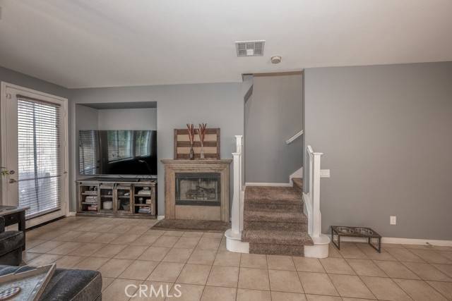 Saugus, CA 91350,19435 Opal LN