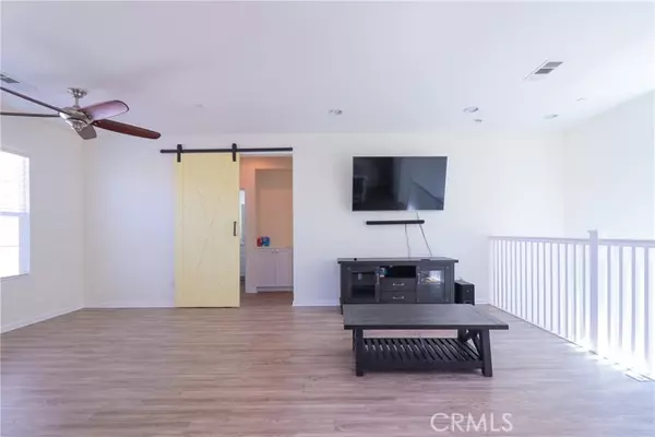 Saugus, CA 91350,21800 Moveo DR