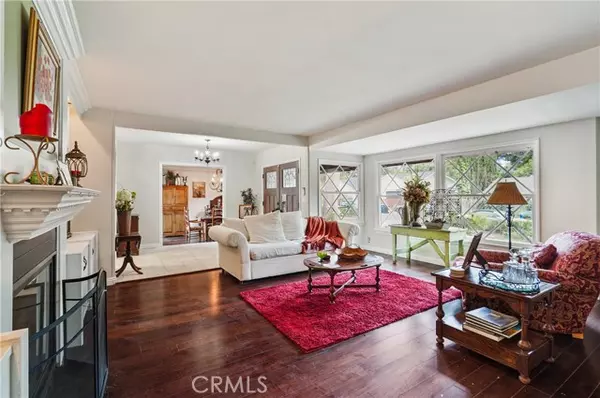 Woodland Hills, CA 91364,5107 Dumont PL