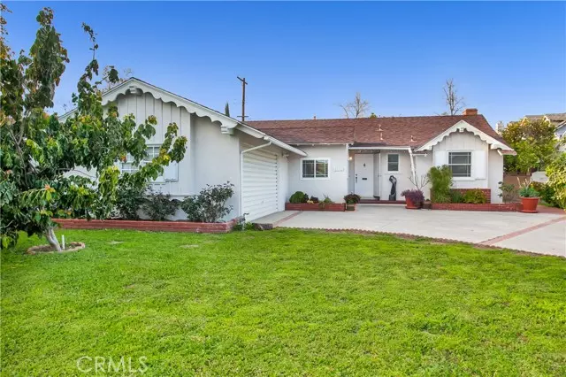 21025 Hemmingway ST, Canoga Park, CA 91304