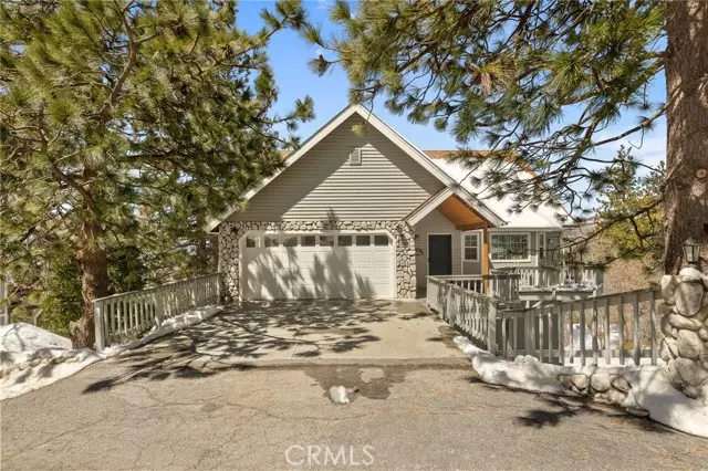 30088 Pixie DR, Running Springs, CA 92382