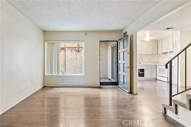 Van Nuys, CA 91405,7300 Lennox AVE J20