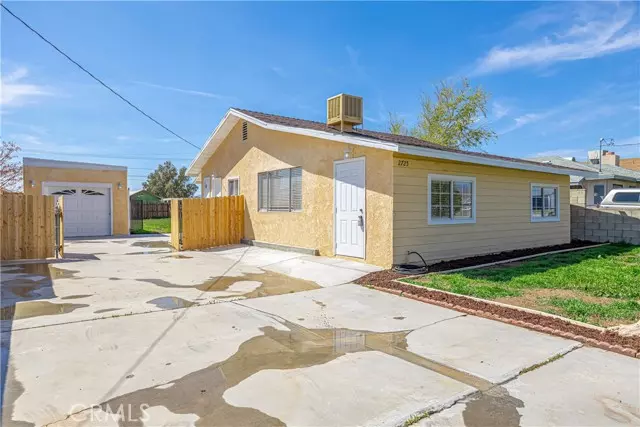 2725 Desert ST, Rosamond, CA 93560