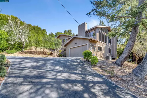 Orinda, CA 94563,28 Ardor Dr