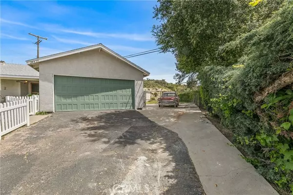 Newhall, CA 91321,24479 Shadeland DR