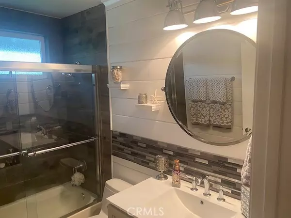 Valencia, CA 91355,25806 ESPINOZA DR