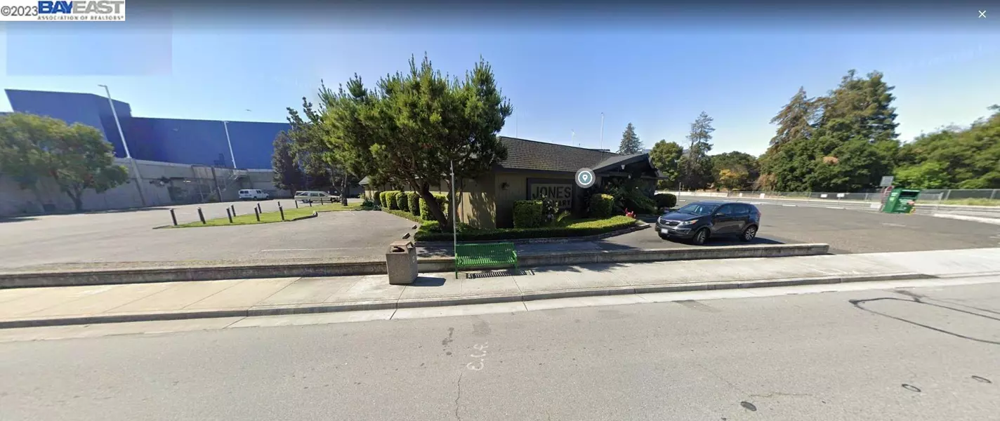 660 Donohoe St, East Palo Alto, CA 94303-1907