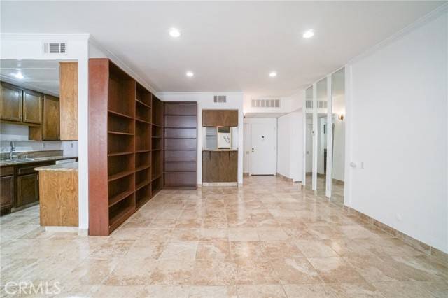Encino, CA 91316,5310 Zelzah AVE 105