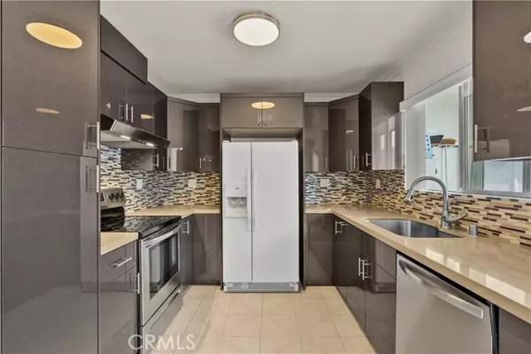Valley Village, CA 91607,5232 Corteen PL 15
