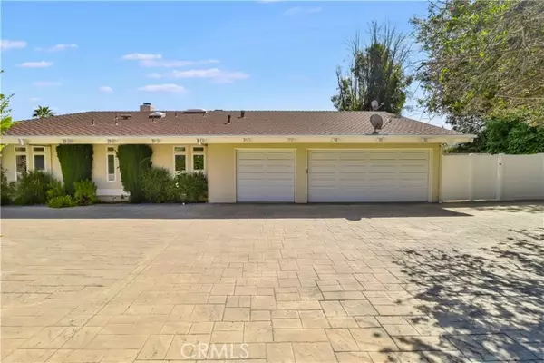 Encino, CA 91436,15630 High Knoll RD