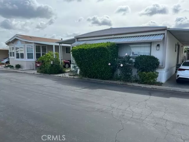 Canoga Park, CA 91304,8811 Canoga 321