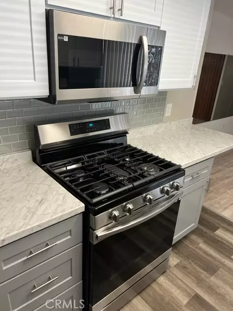 Canoga Park, CA 91304,8811 Canoga 321