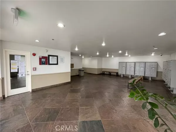 Reseda, CA 91335,19350 Sherman Way 212