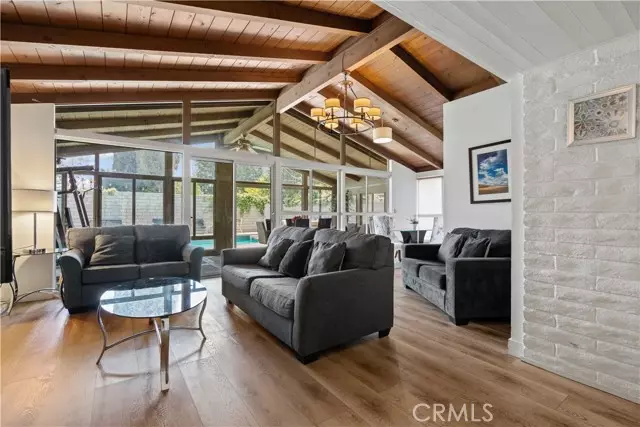 8224 Chimineas AVE, Reseda, CA 91335