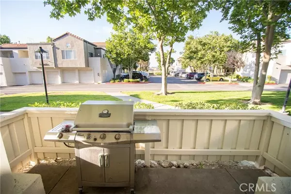 Newhall, CA 91321,21343 Nandina LN 102