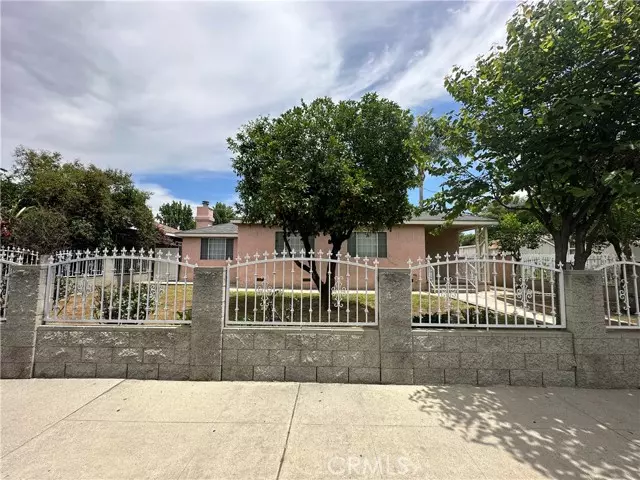 Van Nuys, CA 91406,6846 White Oak AVE