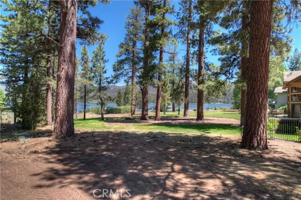 136 Bayside DR, Big Bear Lake, CA 92315