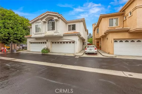 6970 De Celis PL 102, Van Nuys, CA 91406