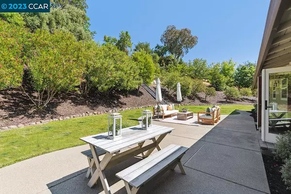 Orinda, CA 94563,11 Rae Dr