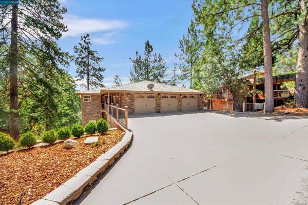 16965 Lawrence WAY, Grass Valley, CA 95949