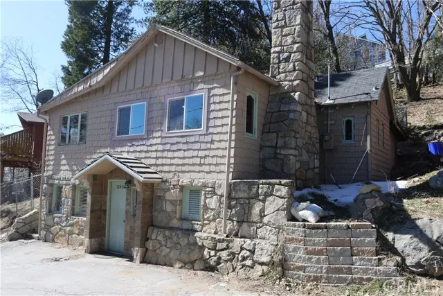 1240 Lovers LN, Rimforest, CA 92378