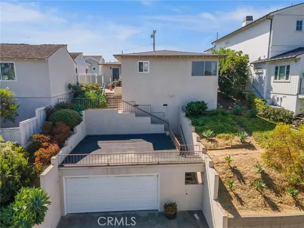 Corona Del Mar, CA 92625,519 Hazel DR
