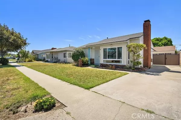 Bellflower, CA 90706,9102 Oak ST