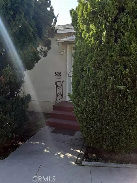 Inglewood, CA 90301,609 E Queen ST