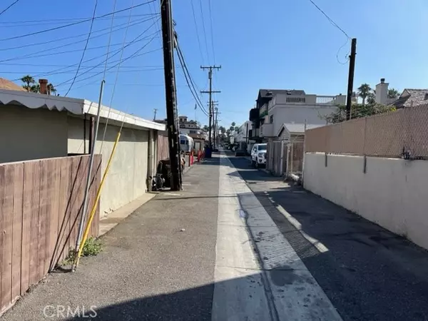 Huntington Beach, CA 92648,216 Walnut AVE