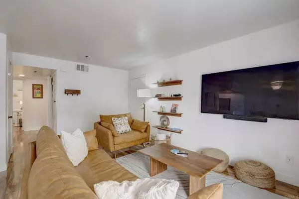 Encinitas, CA 92024,105 Mangano CIR