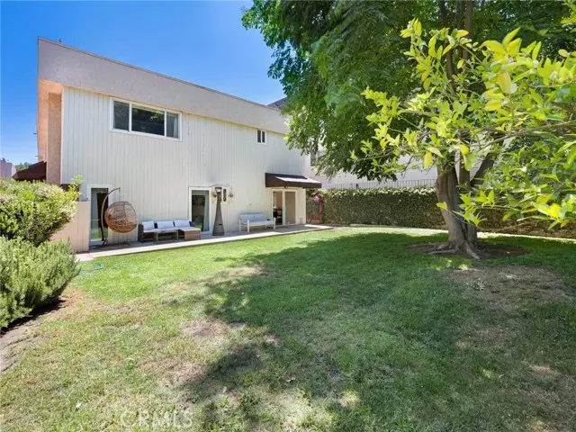 Encino, CA 91316,5139 Balboa BLD 13