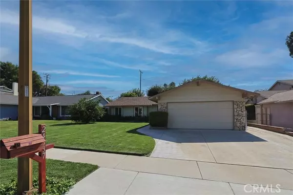 Newhall, CA 91321,24637 Fourl RD