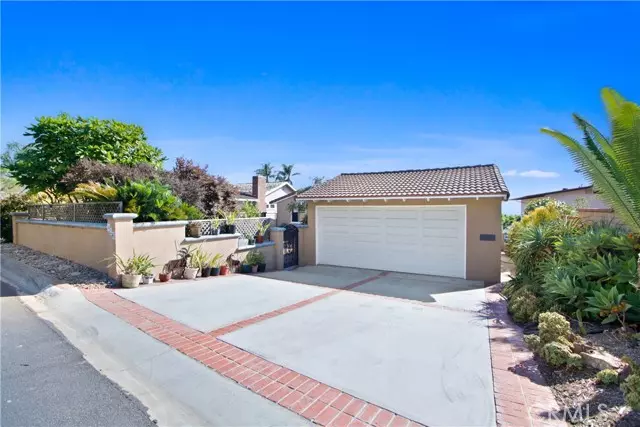 428 Cabrillo TER, Corona Del Mar, CA 92625