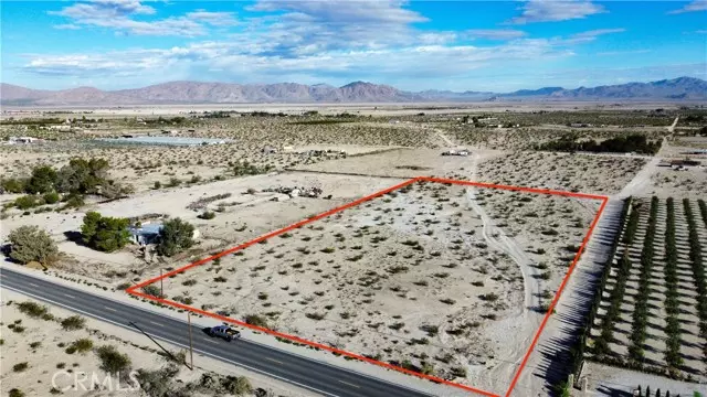 2 Old Woman Springs RD, Lucerne Valley, CA 92356