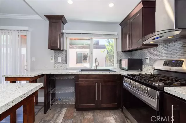 19010 Archwood ST 3, Reseda, CA 91335