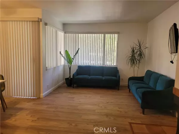 Paramount, CA 90723,16211 downey AVE 82