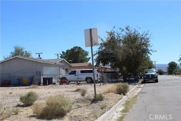 11 Dividing Line ST, Yermo, CA 92398