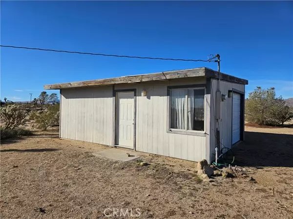 2135 Road Runner LN, Landers, CA 92285