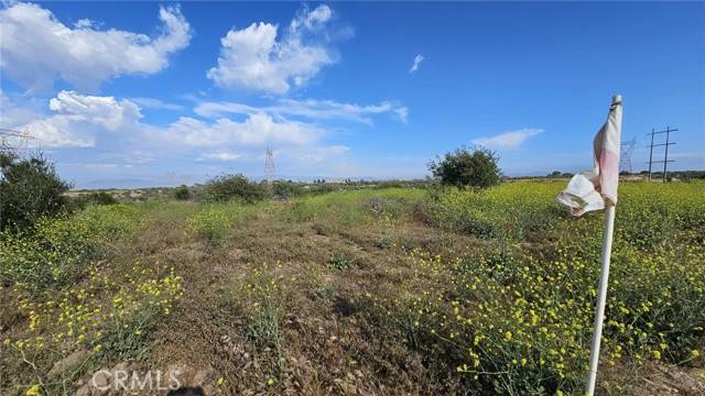 1 Baldy Mesa RD, Oak Hills, CA 92405