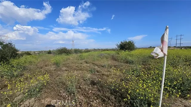 1 Baldy Mesa RD, Oak Hills, CA 92405