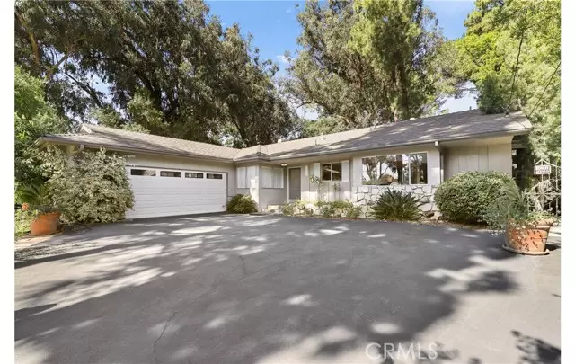 1237 Olive LN, La Canada Flintridge, CA 91011