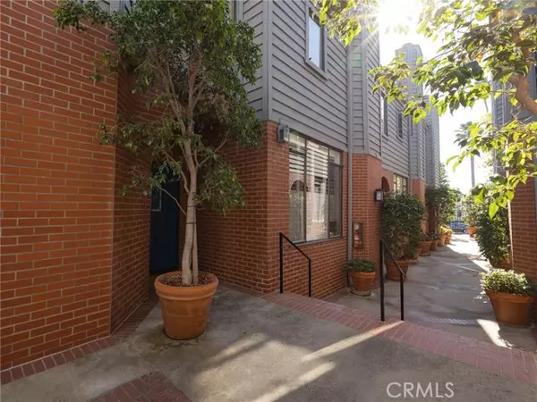 Santa Monica, CA 90403,823 17th ST 7