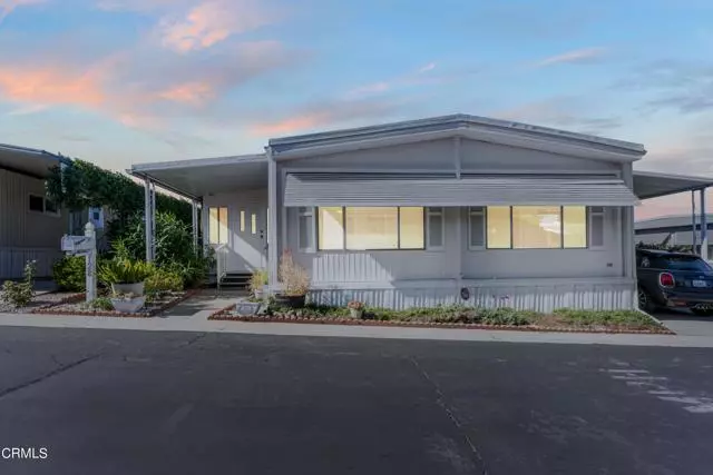 128 Charla CT 128, Newbury Park, CA 91320