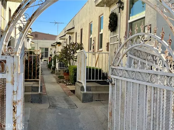 Wilmington, CA 90744,1526 Bay View AVE